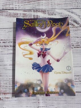 Pretty Guardian Sailor Moon Eternal Edition Hardcover - Pink & Blue